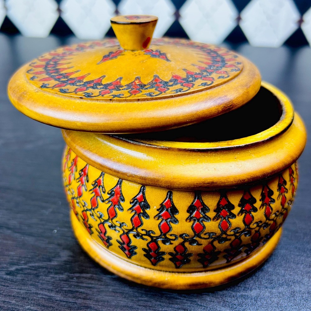 Romanian Folk Art Wooden Box Hand Carved Poiana Brasov Lidded Container Etched - Picture 3 of 15